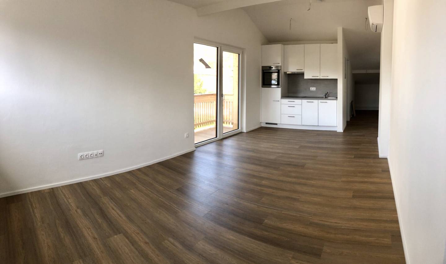 Like-new 2-room apartment with air conditioning and panoramic view