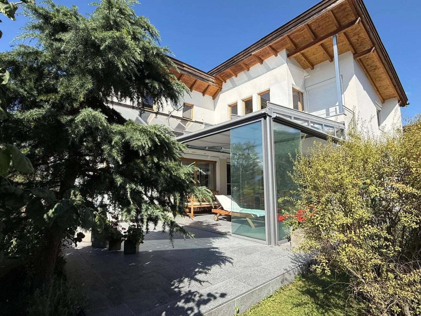 Modernes, großzügiges, sonniges Einfamilienhaus mit traumhaften Garten und Einlieger-Garconniere in Sistrans