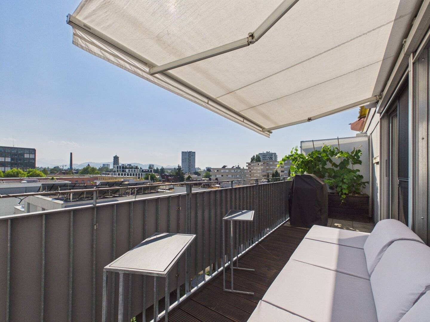 Above the Roofs of Bregenz – sunny 3-room apartment with view and terrace