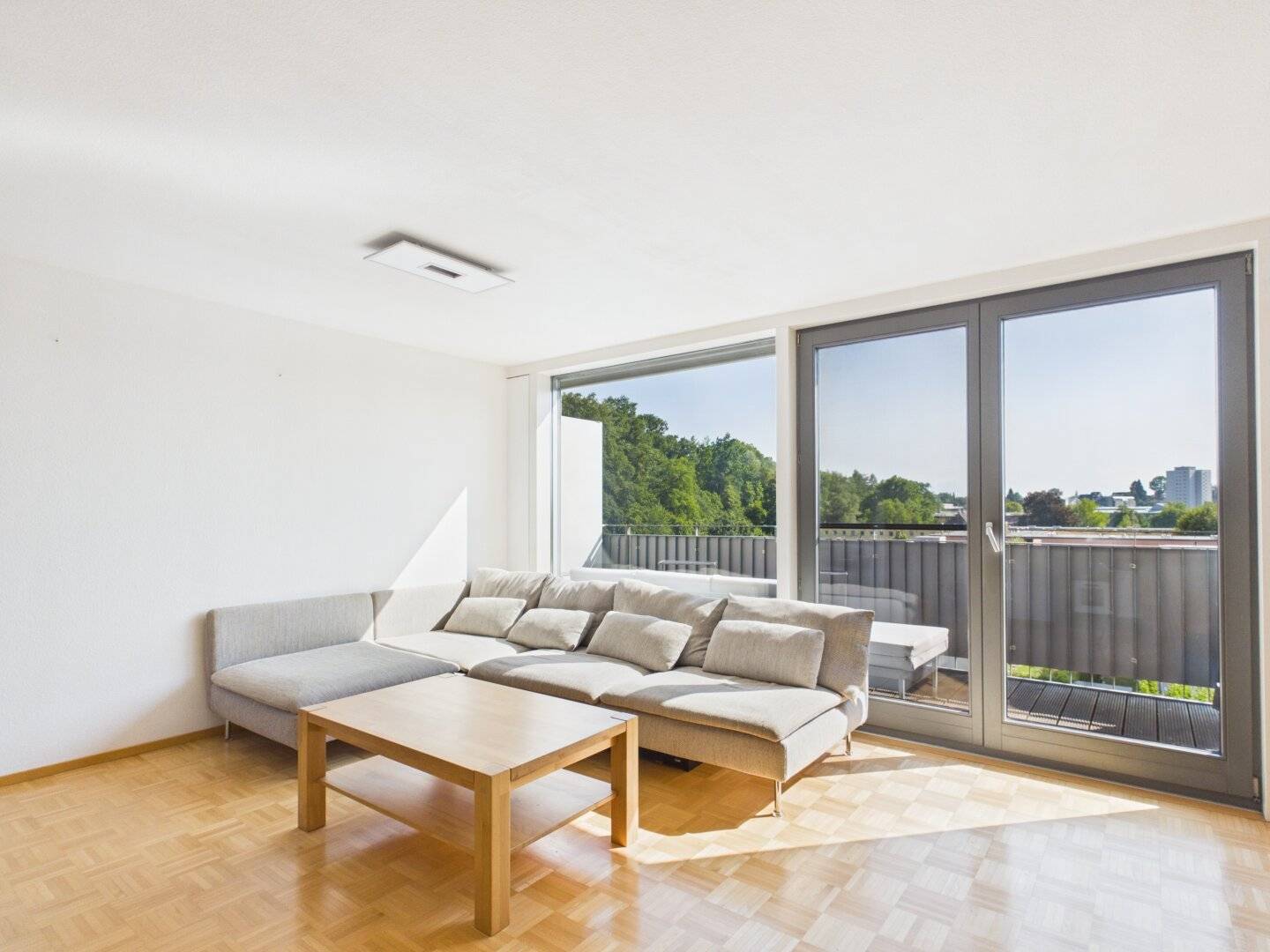 Above the Roofs of Bregenz – sunny 3-room apartment with view and terrace