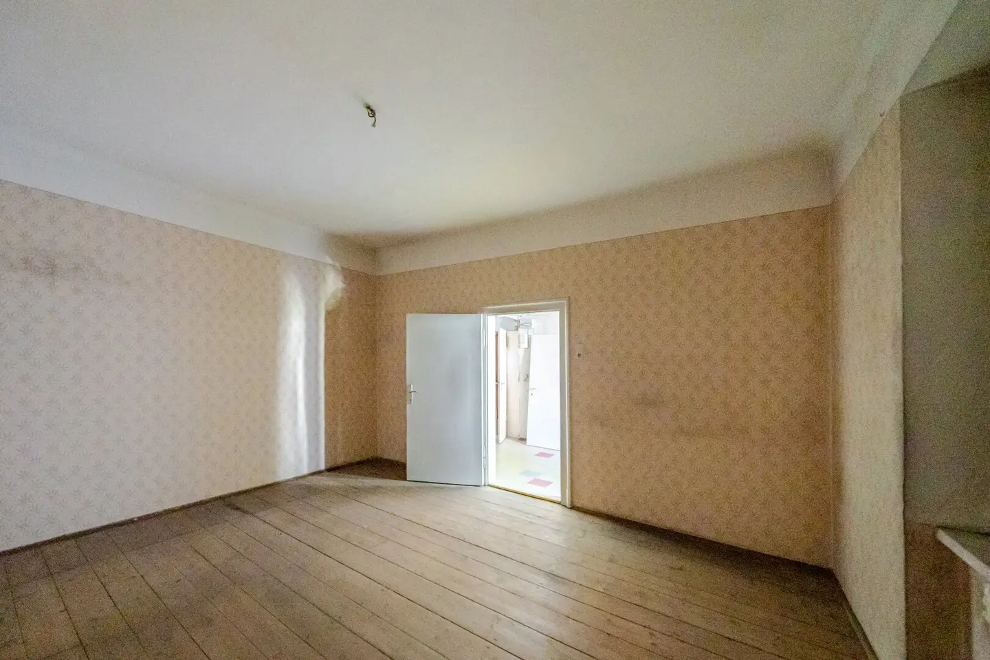 Kalvarienberggürtel, Graz – Gutted 37.37 m² Old Building Apartment
