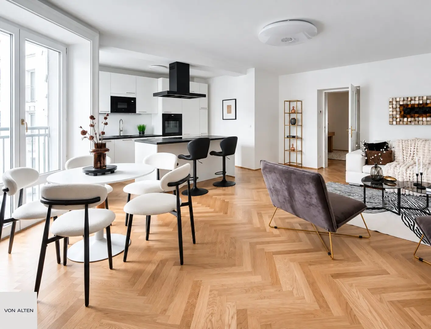 Bright 3-room apartment on 4th floor with lift approx. 111m² living area
