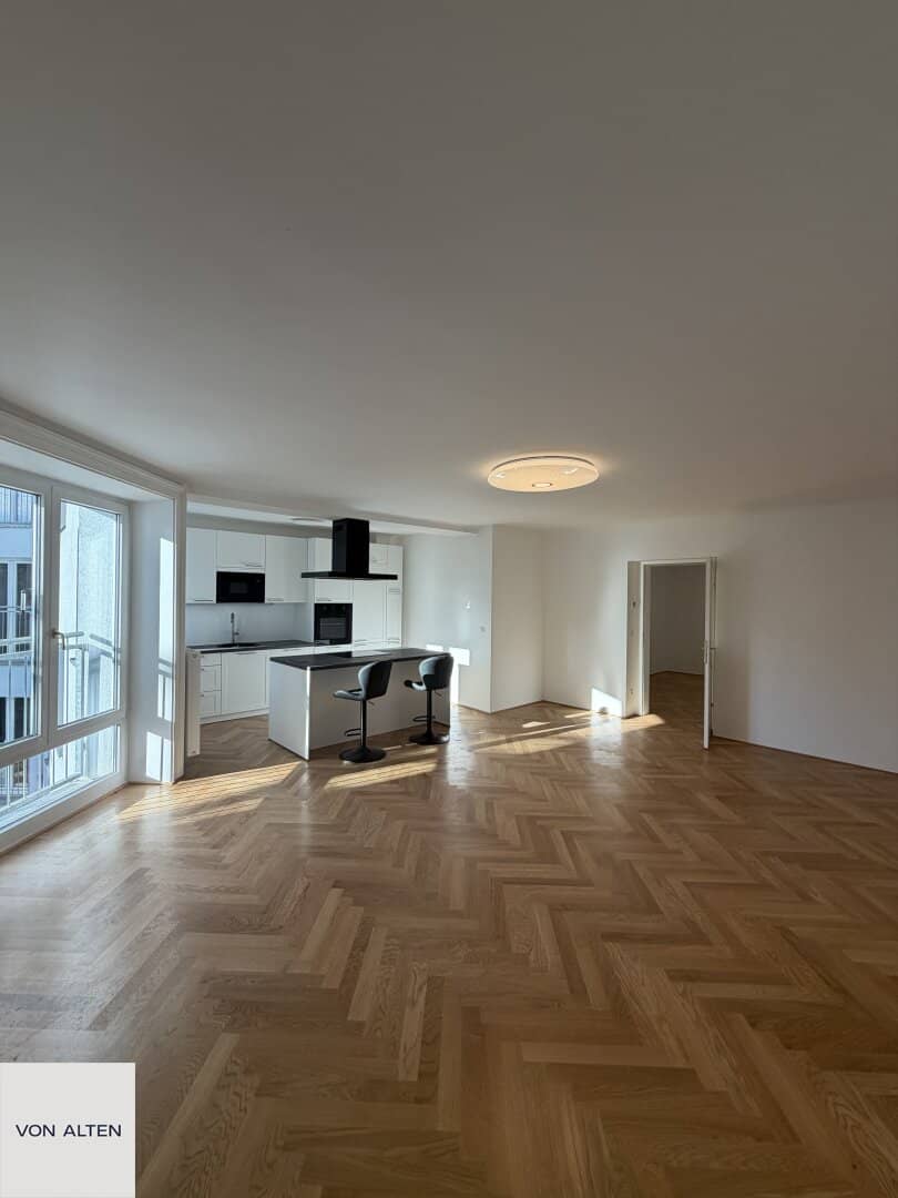 Bright 3-room apartment on 4th floor with lift approx. 111m² living area