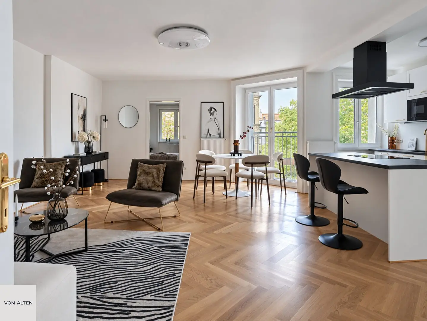 Bright 3-room apartment on 4th floor with lift approx. 111m² living area
