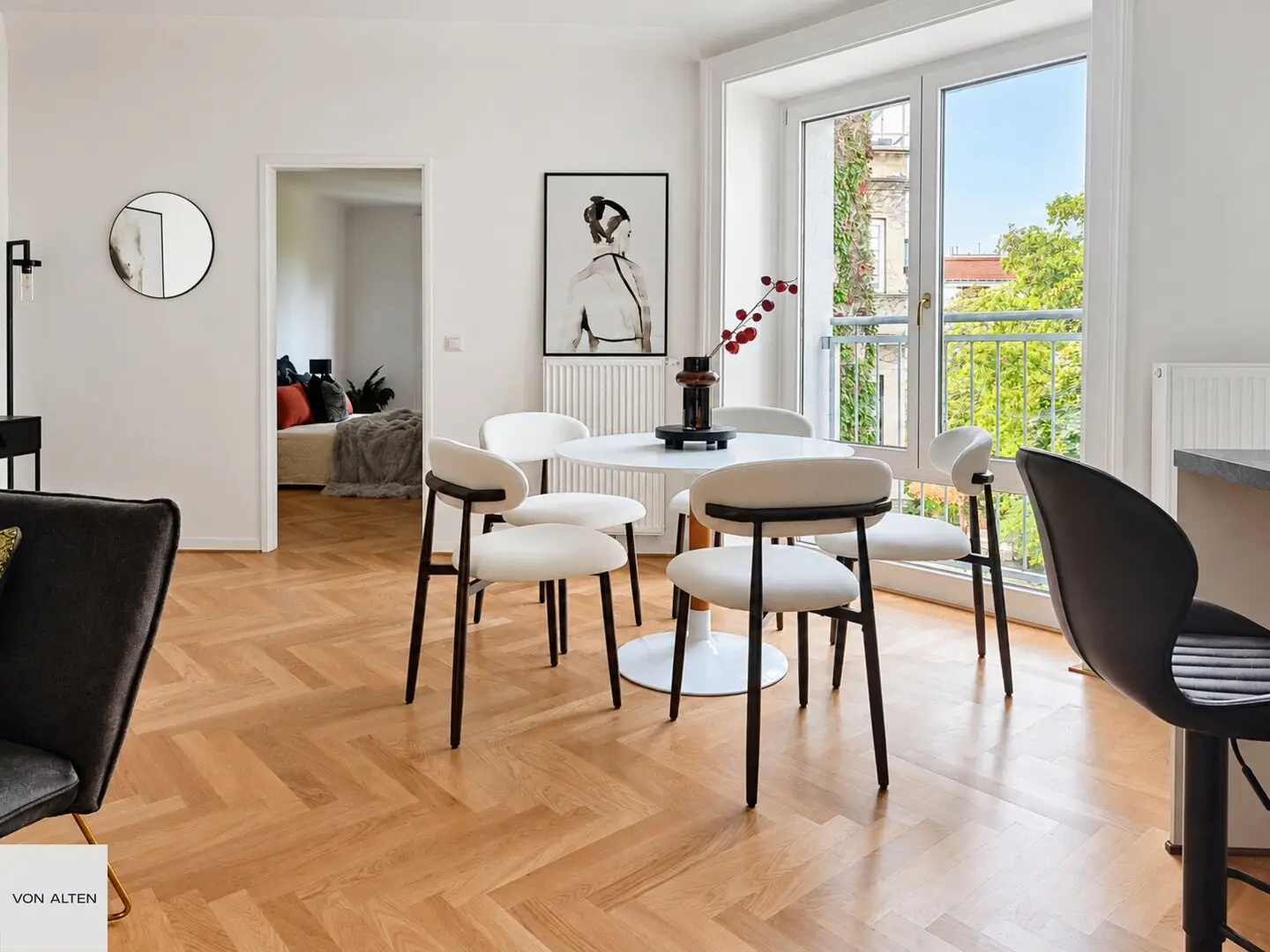 Bright 3-room apartment on 4th floor with lift approx. 111m² living area