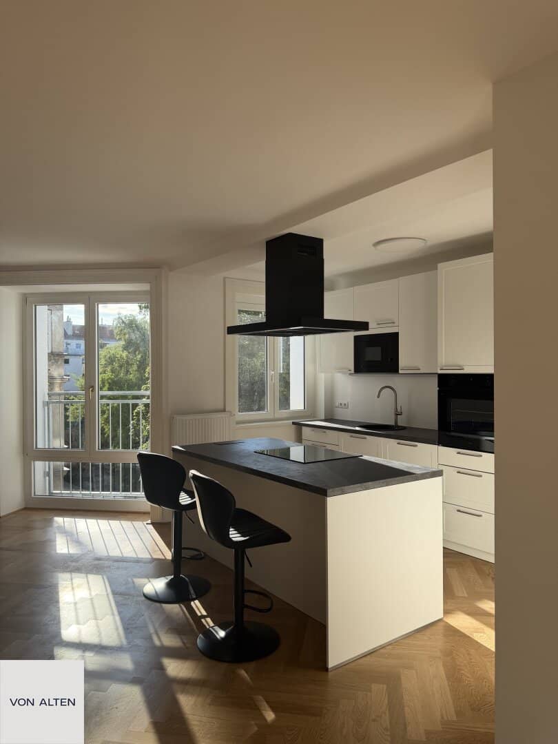 Bright 3-room apartment on 4th floor with lift approx. 111m² living area