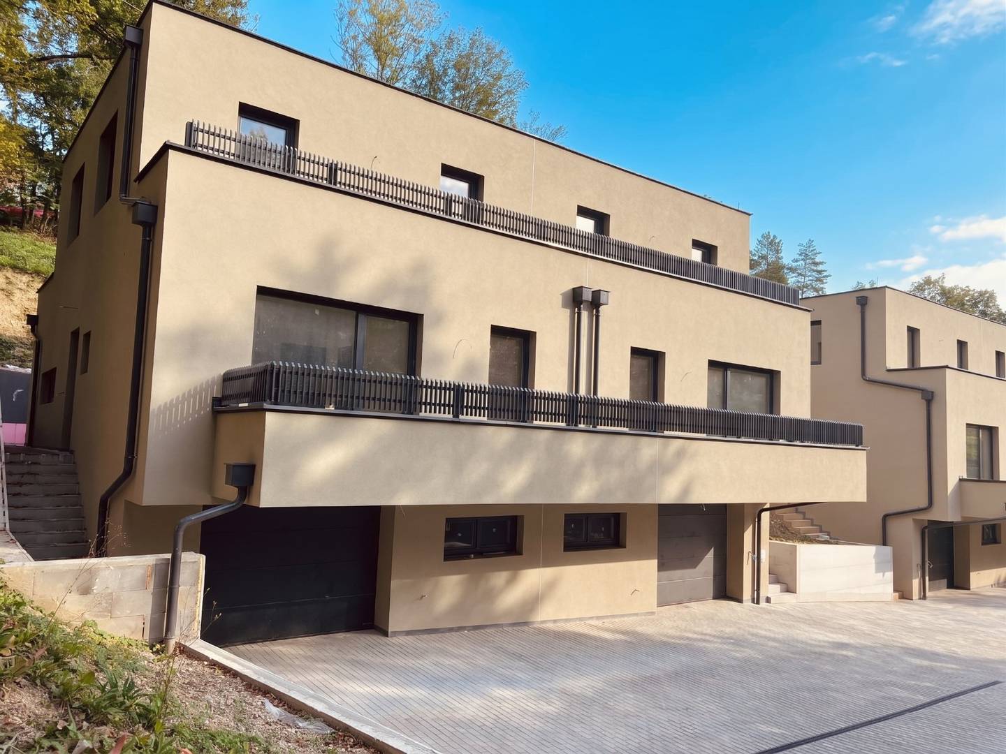 Erstbezug Maisonettewohnung mit Garten und Garage