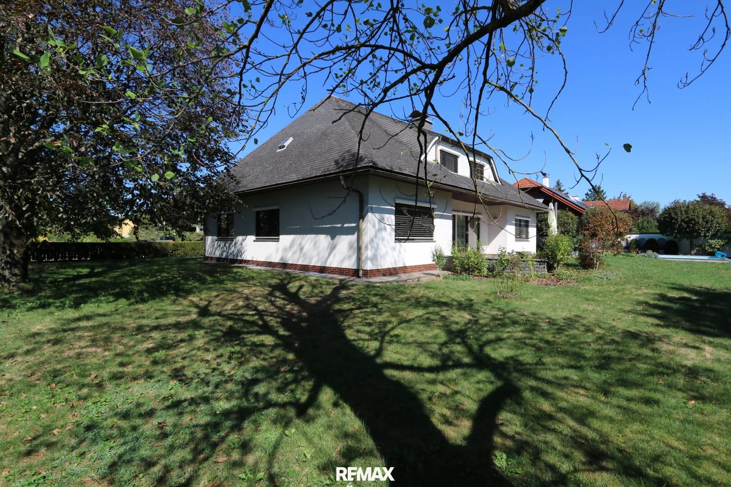 Plenty of space in a well connected location – spacious residential house for family, generations and new living ideas in Gunskirchen