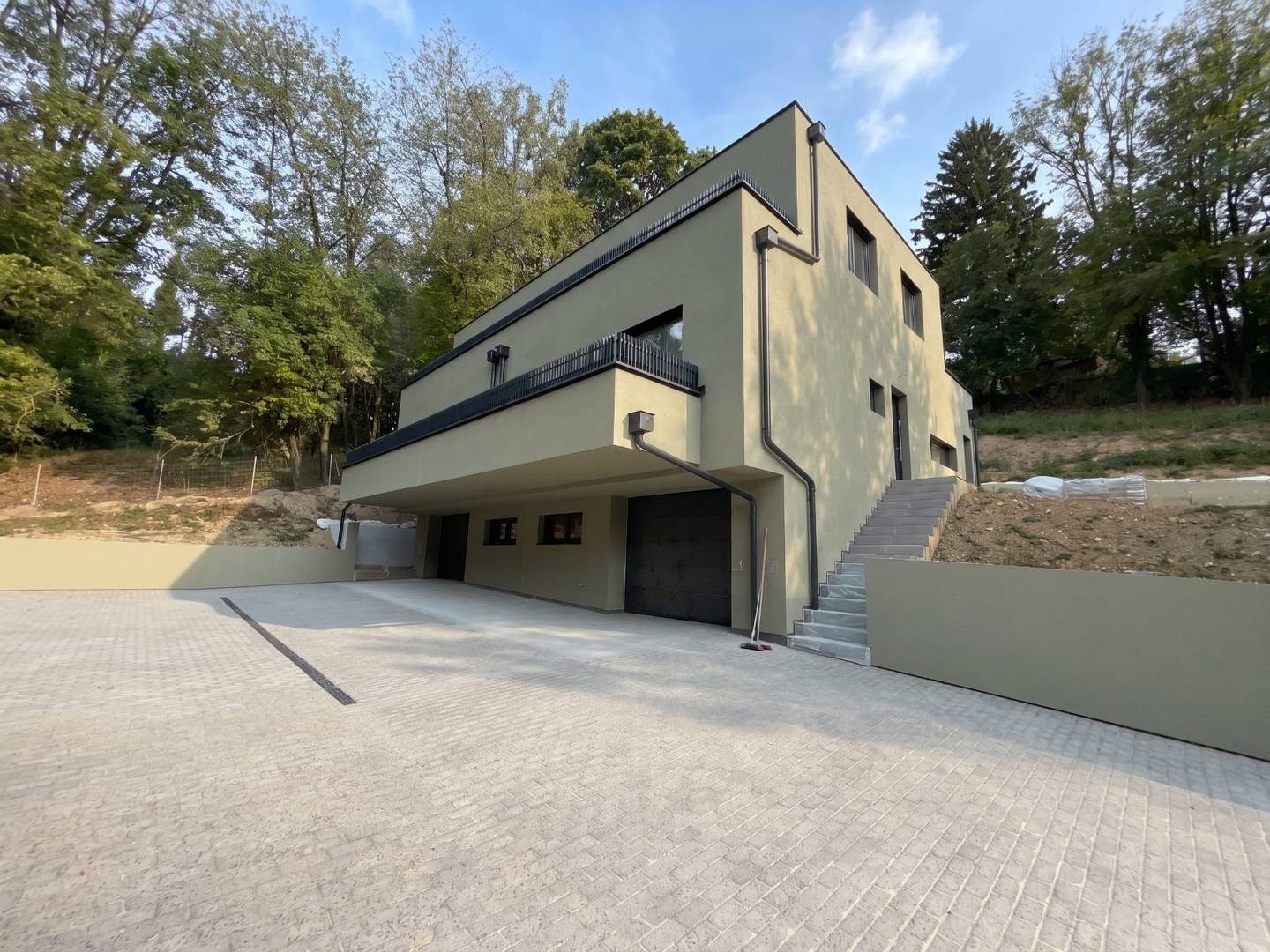 Bright new home with garden and garage Wohnung
