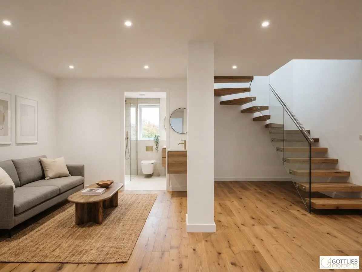 Close to U3 and U6 subway! High-quality 3-room attic apartment with south terrace in comprehensively renovated Gründerzeit building