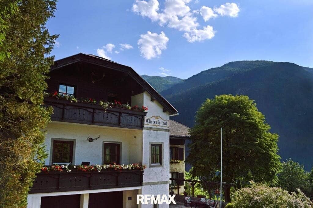 Chalet with panoramic lake view – a place that enlivens