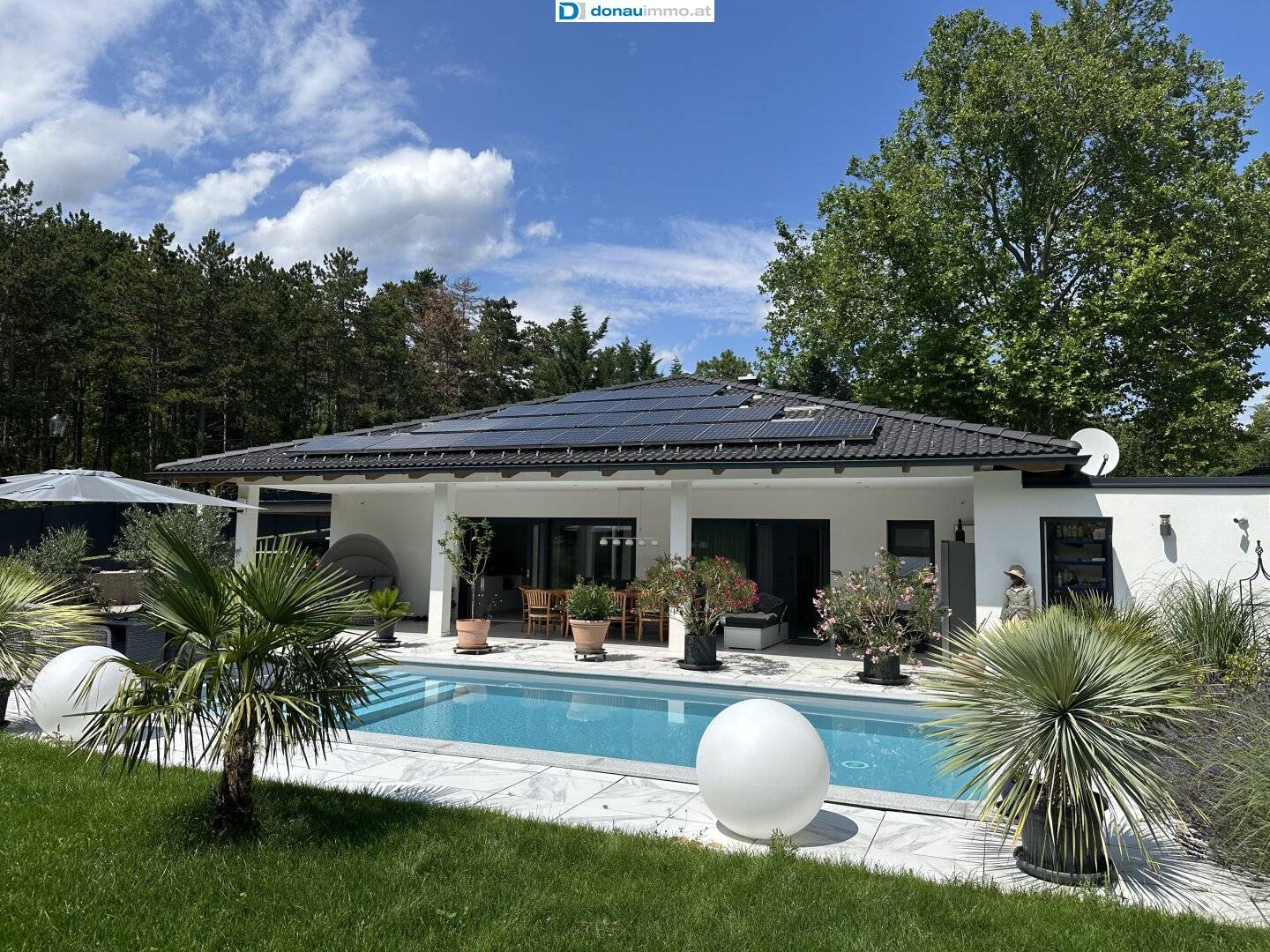 2721 Bad Fischau Top exclusive dream bungalow with pool, sauna and huge garden in green quiet location