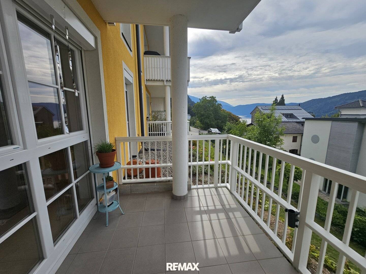 Exclusive condominium with lake view, terrace &amp; private garden in Millstatt am See