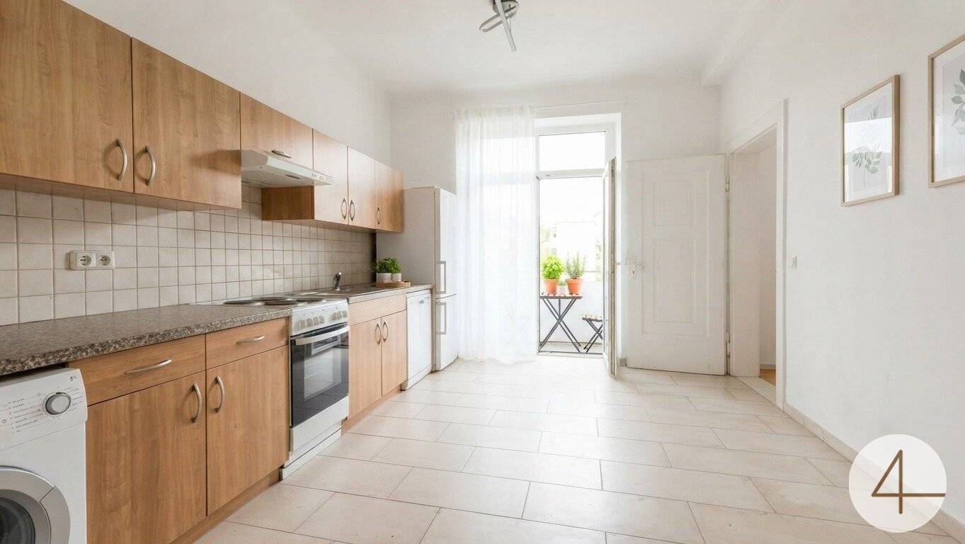 Rarity in Krems: Charming 3-room period apartment with balcony and elevator directly at the Stadtpark