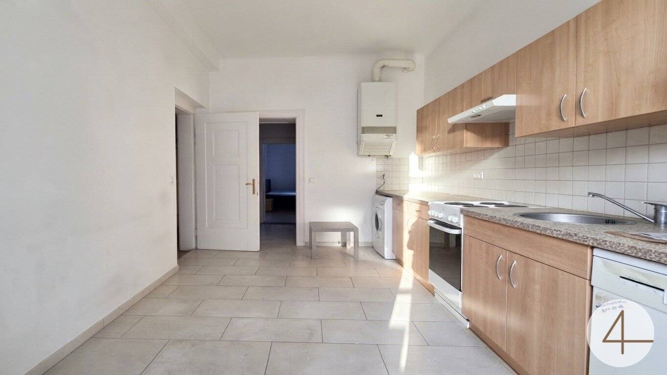 Rarity in Krems: Charming 3-room period apartment with balcony and elevator directly at the Stadtpark