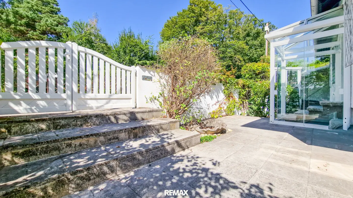 Green and quiet location in Mauerbach. Single-family house with large garden and beautiful distant view