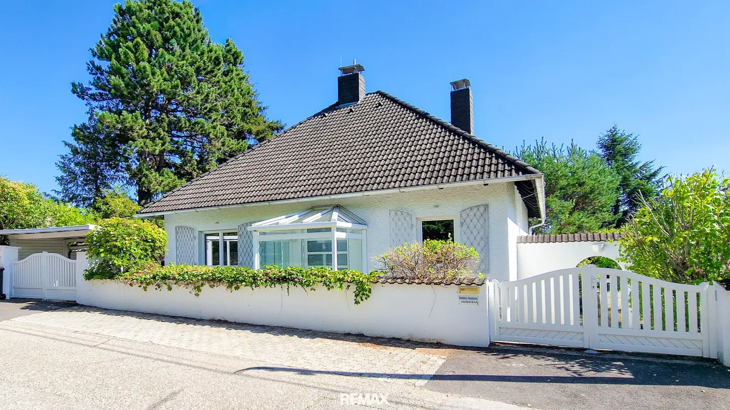 Green and quiet location in Mauerbach. Single-family house with large garden and beautiful distant view