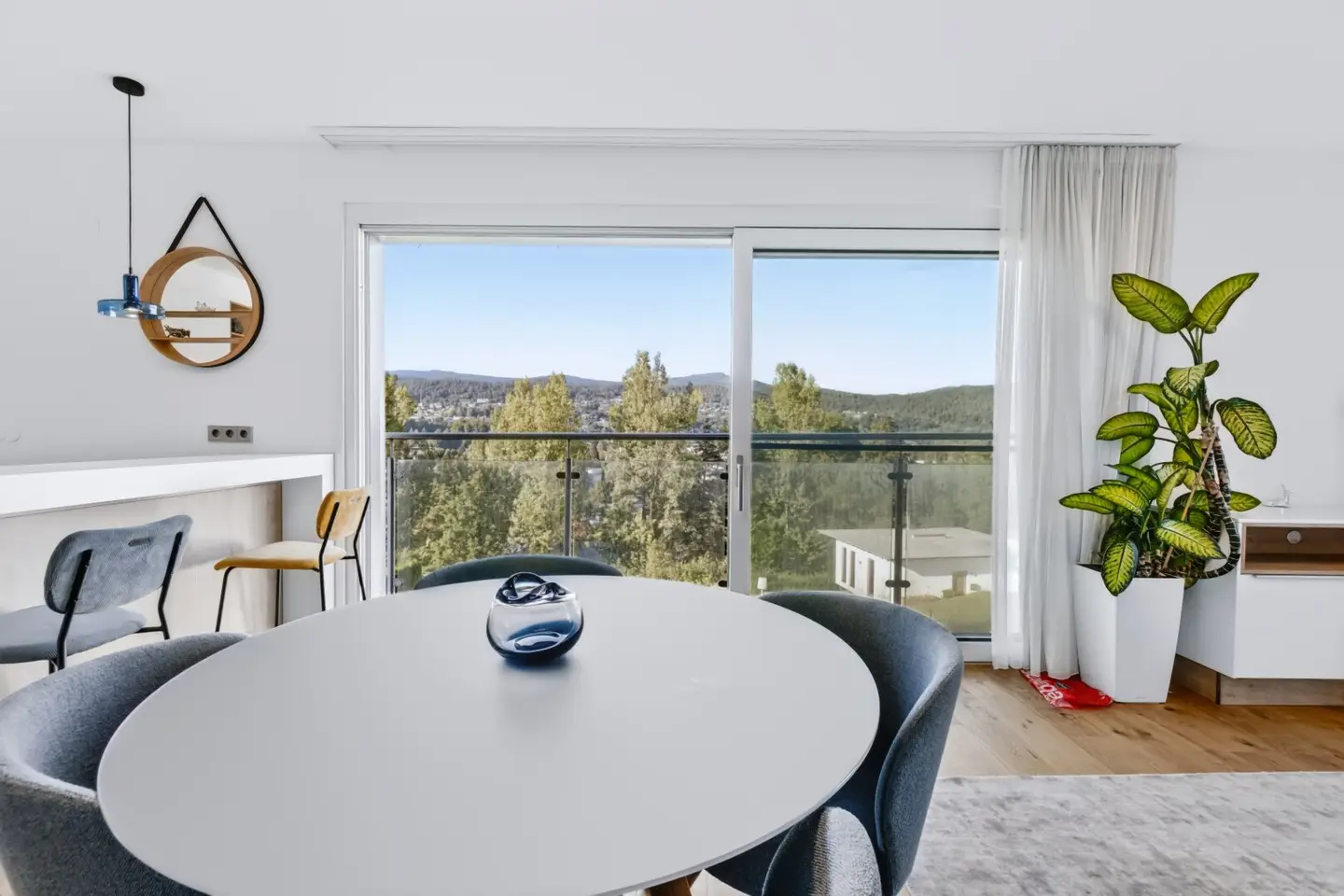 Wide view over Velden: 3-room new build apartment within walking distance to the center