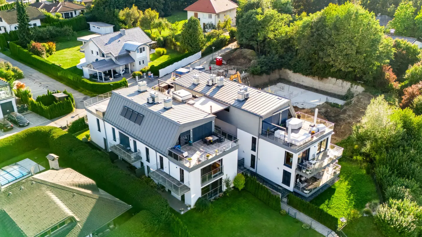 ***Gartentraum mit Blick über Velden - fußläufig ins Zentrum***