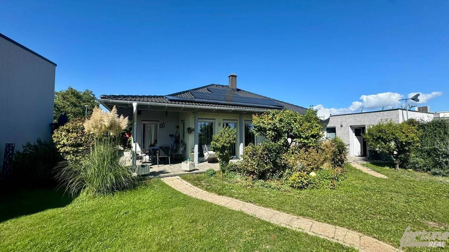 Bungalow with garden and pool directly in Podersdorf am Neusiedlersee