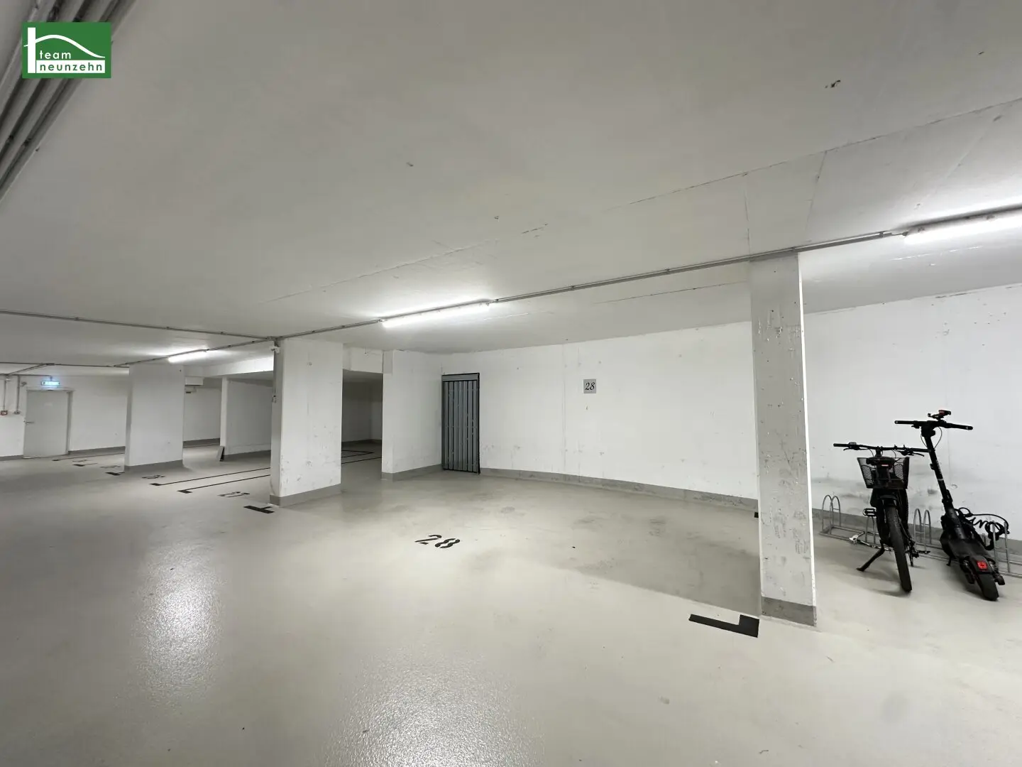 Permanent garage parking space AND 18 m² storage space near Millennium City and Handelskai