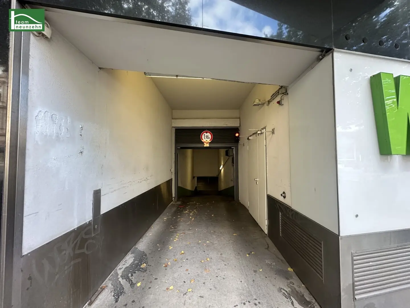 Open-ended garage parking space at Wiedner Hauptstraße 68