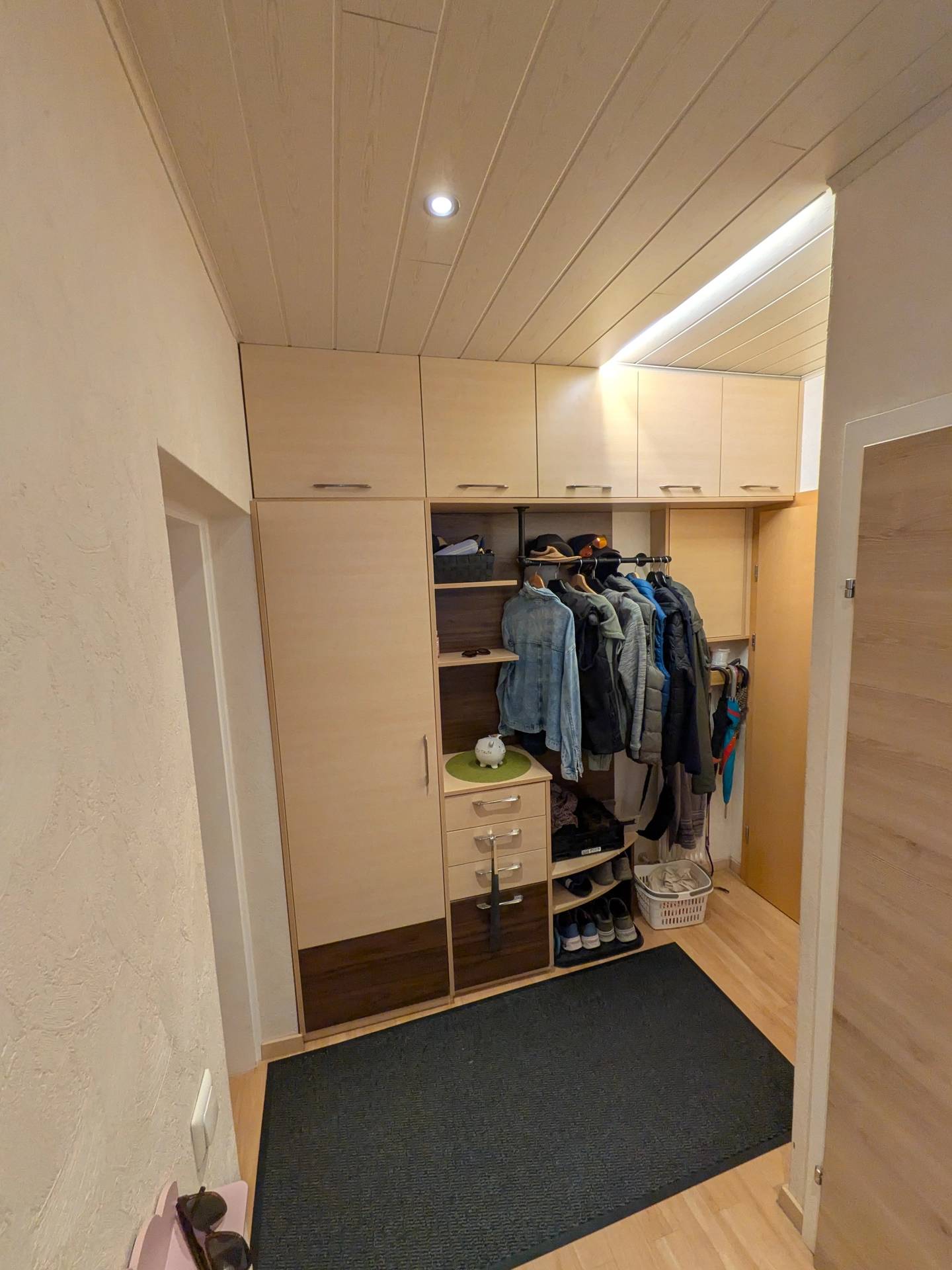 Lichtdurchflutete Wohnung mit Balkon und Grünblick
