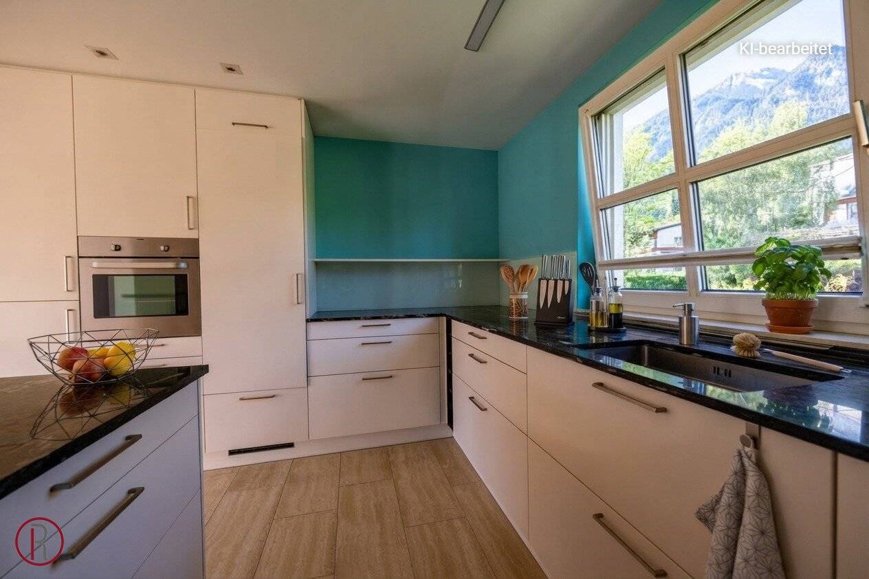 A floor plan rarely found today – generous living with dream terrace in Hötting