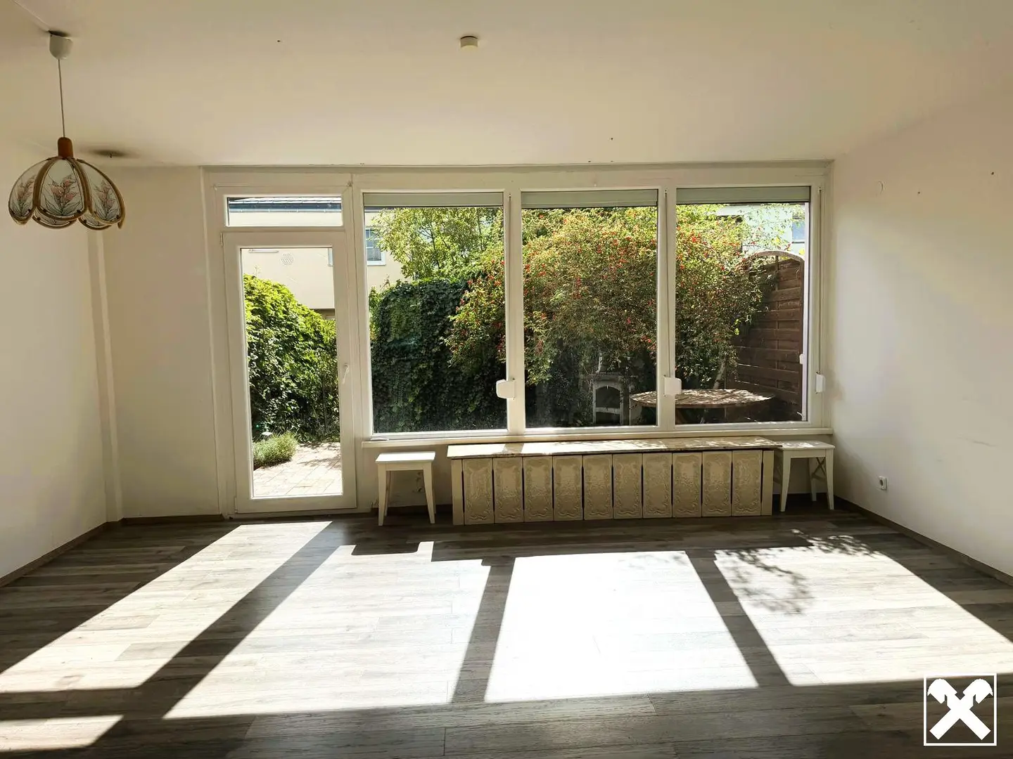 Family apartment with garden and cellar centrally located