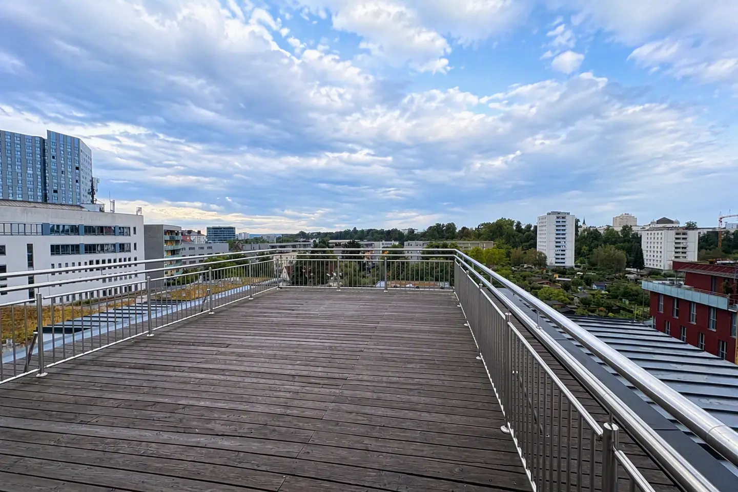 Maisonettewohnung mit großer Dachterrasse und zwei Garagenplätzen