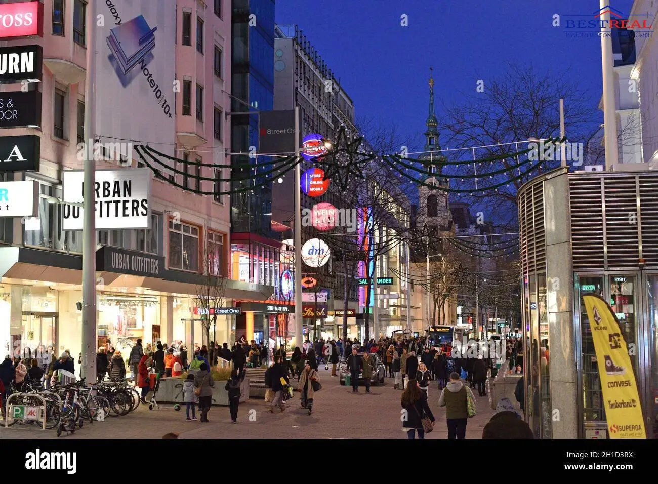 Attractive retail premises with very good visibility and high pedestrian traffic