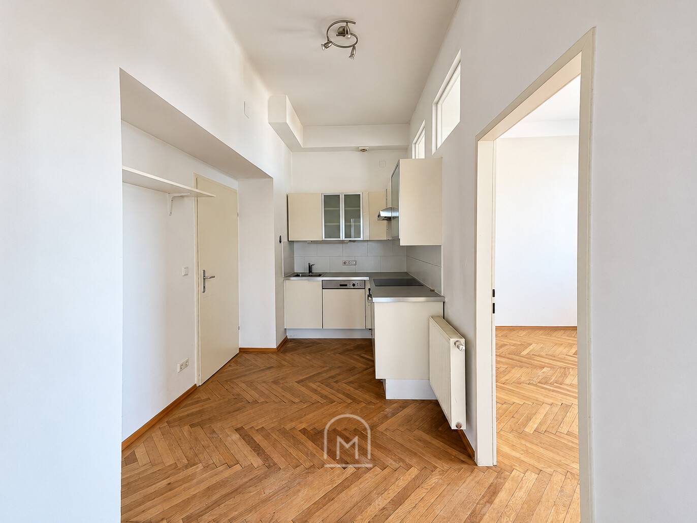 Bright Altbauwohnung with bay window and green view