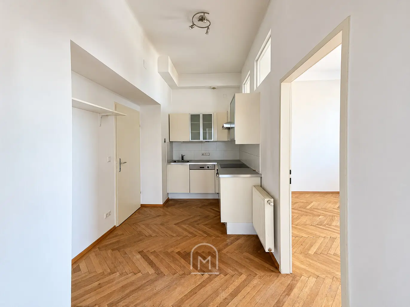 Bright Altbauwohnung with bay window and green view