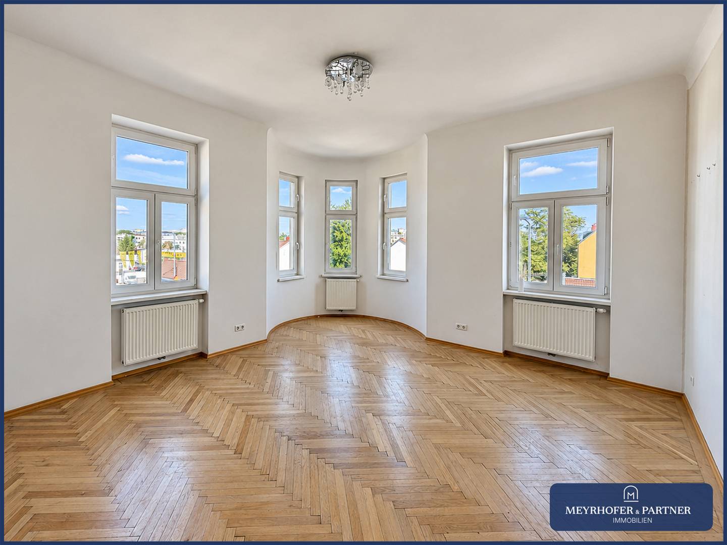 Bright Altbauwohnung with bay window and green view