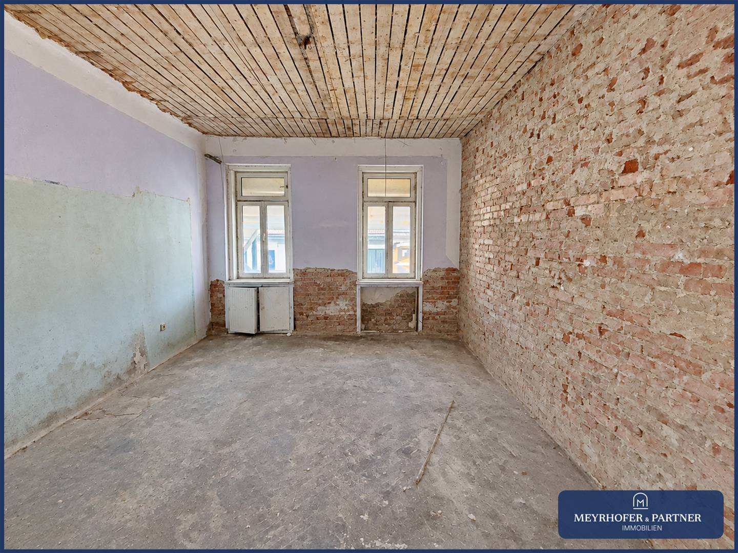 Wohnung with classic old building character and flexible layout