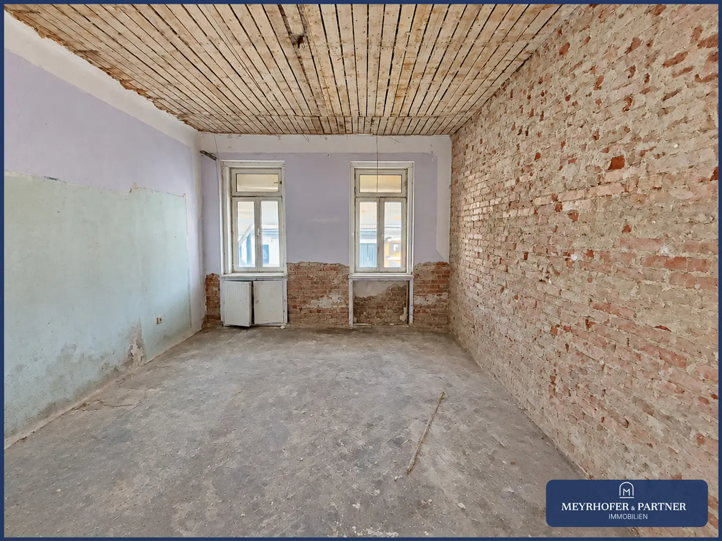 Wohnung with classic old building character and flexible layout