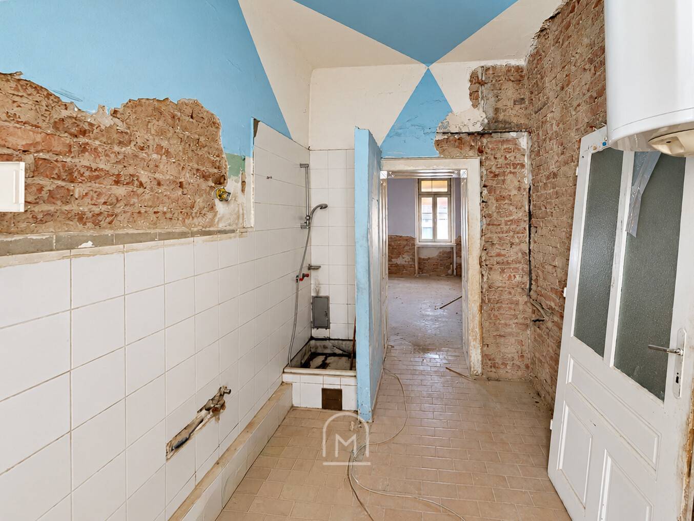 Wohnung with classic old building character and flexible layout