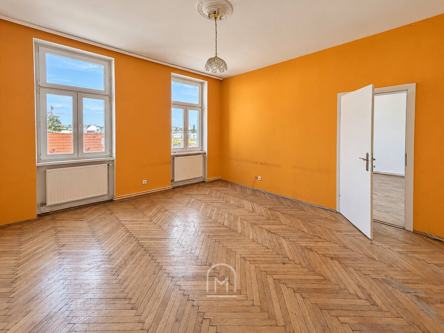 Altbauwohnung with herringbone parquet near Schönbrunn