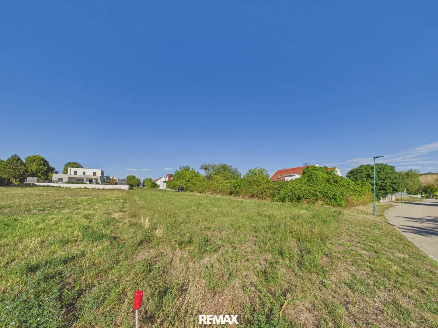 Quiet living, central location – 784 m² building plot in Neusiedl am See
