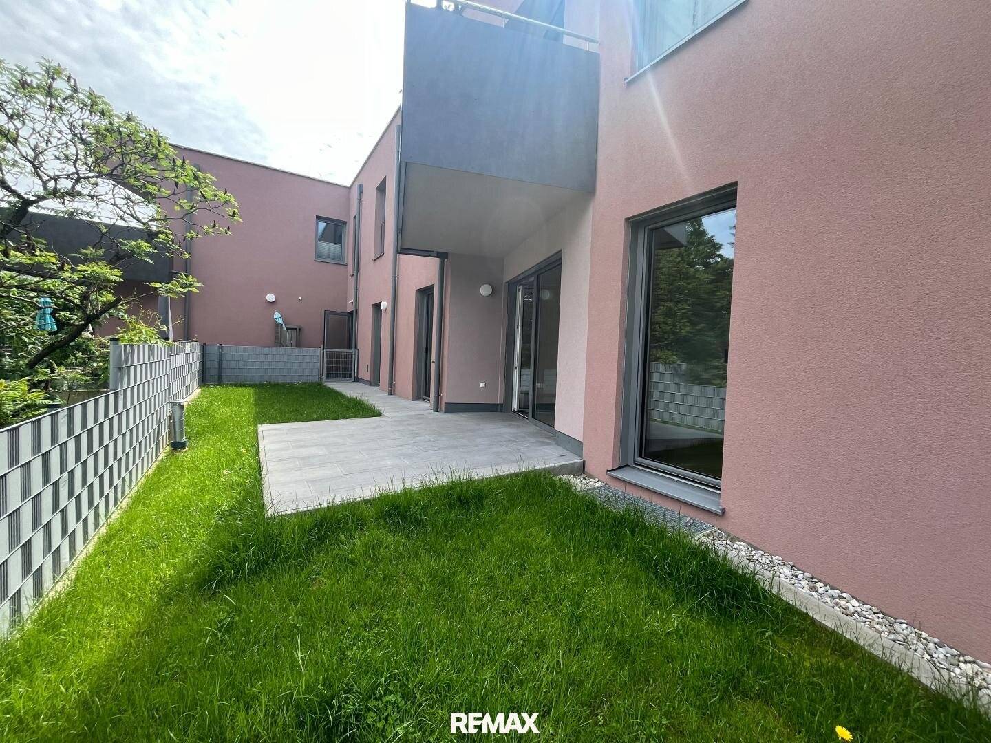 Modern 3-room apartment with garden in the town centre