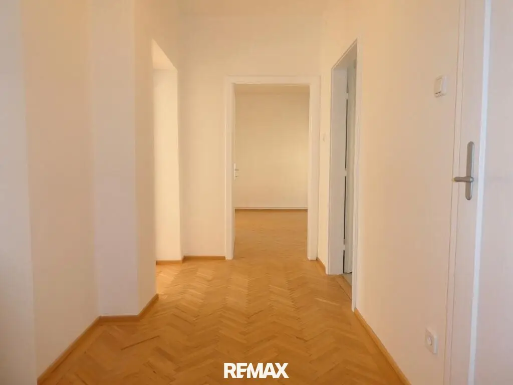 3-room rental apartment on the elevated ground floor