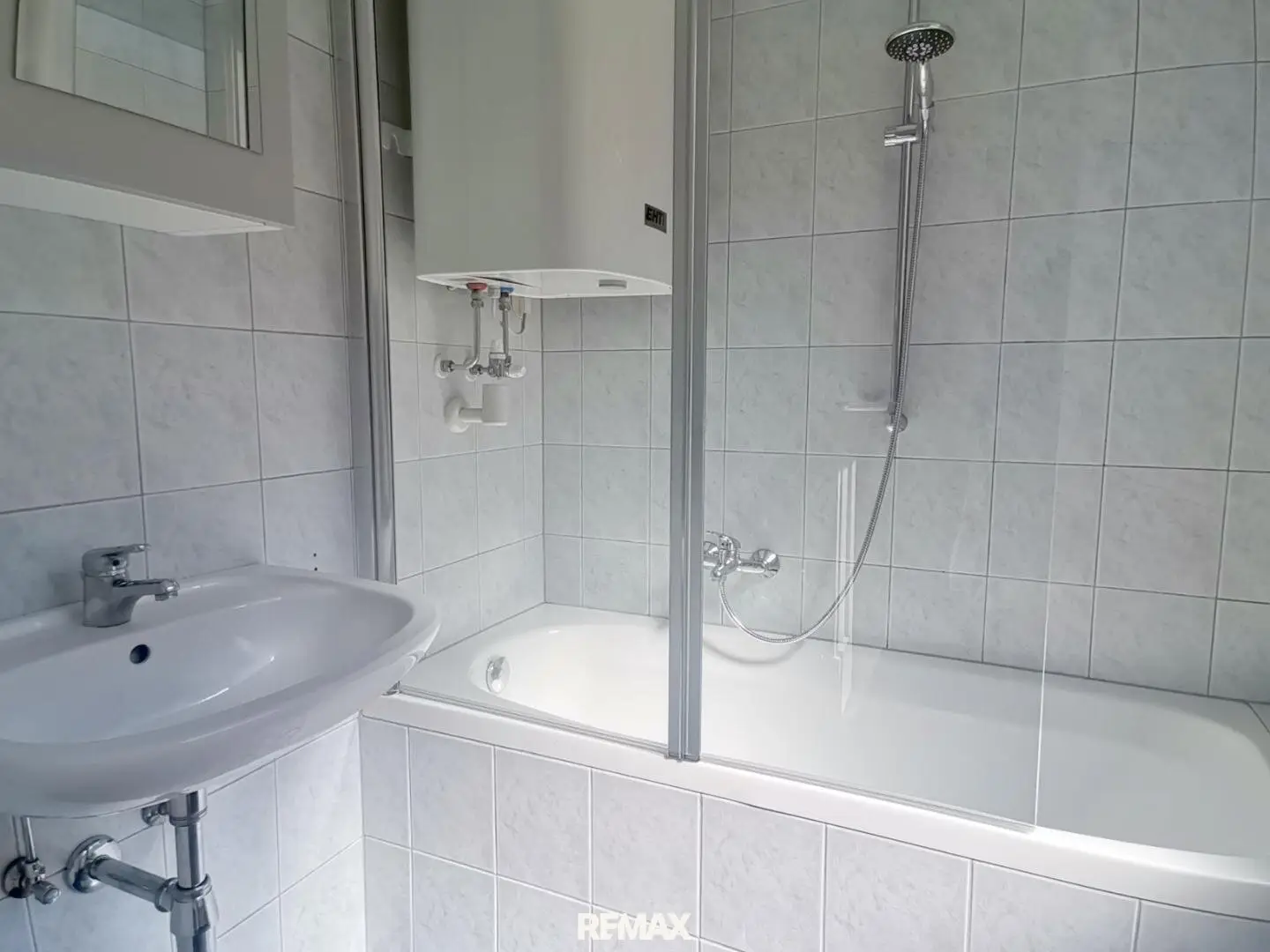 Renovated 2-room rental apartment