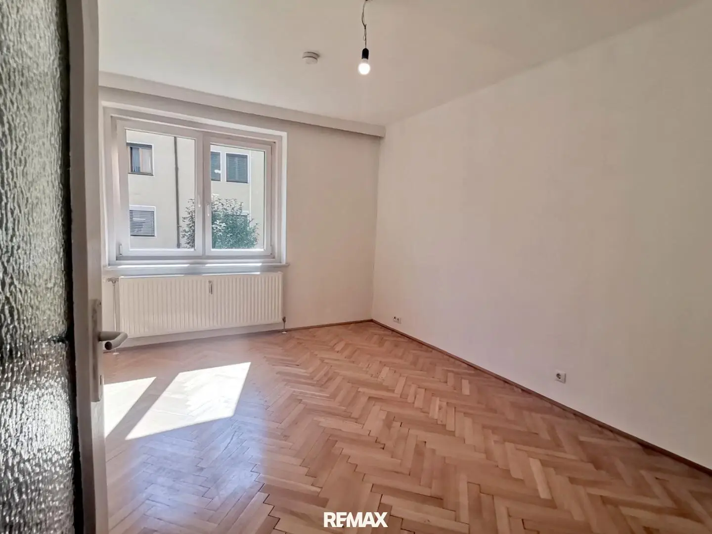 Renovated 2-room rental apartment