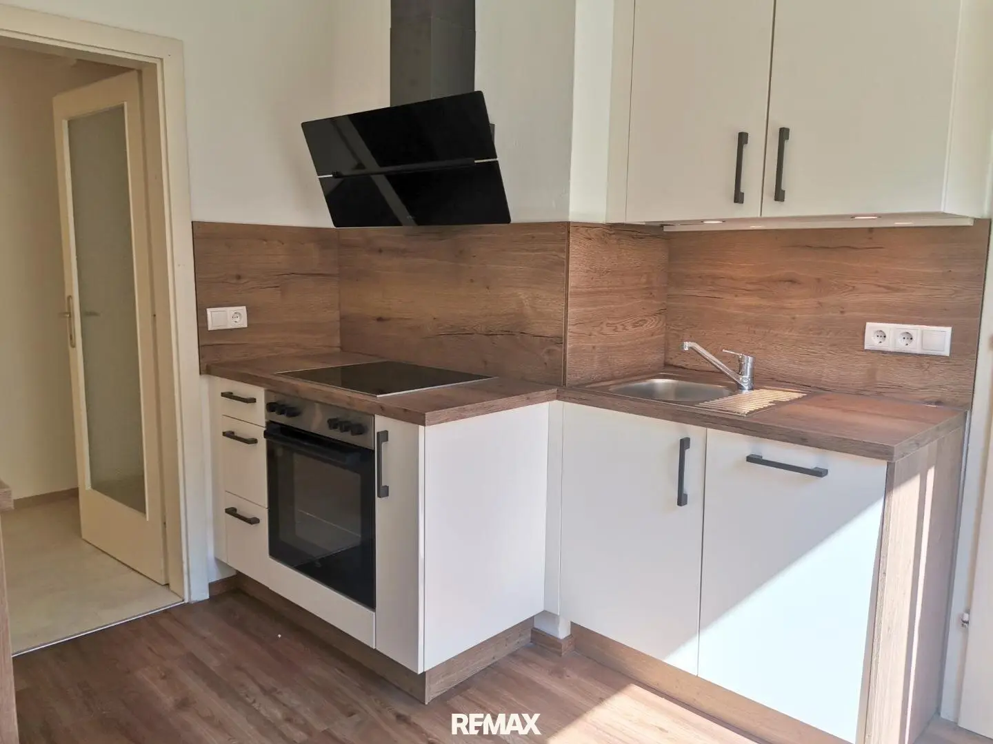 Renovated 2-room rental apartment