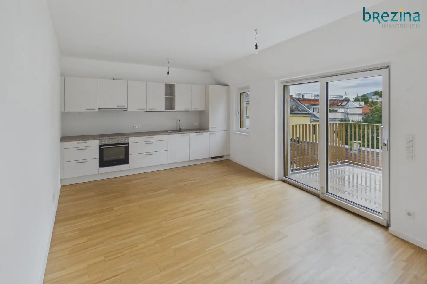 More Space to Live: 3 room apartment with beautiful balcony in quiet location