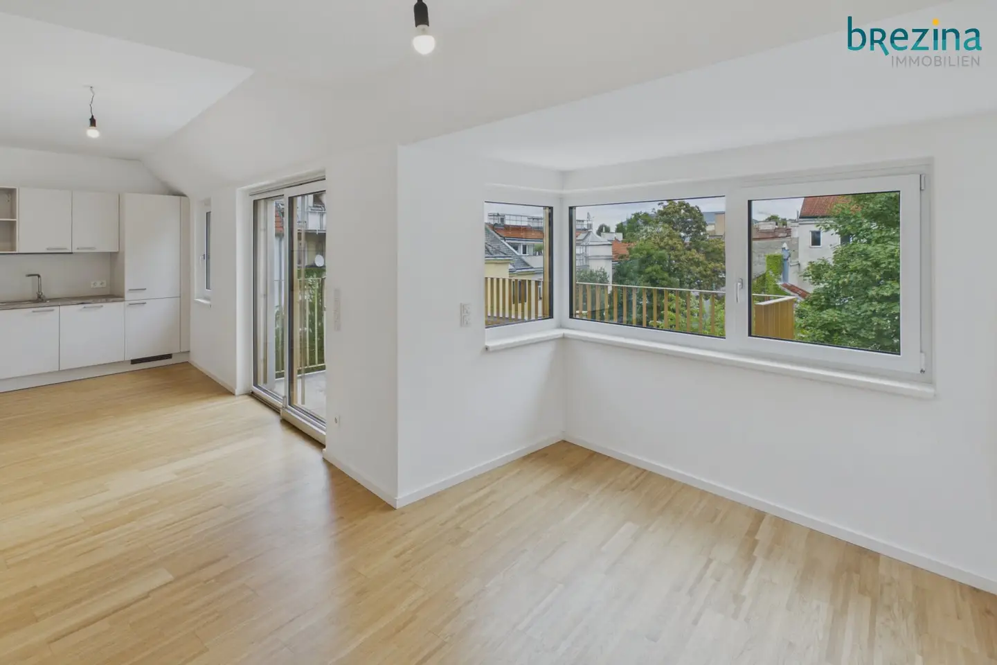 More Space to Live: 3 room apartment with beautiful balcony in quiet location