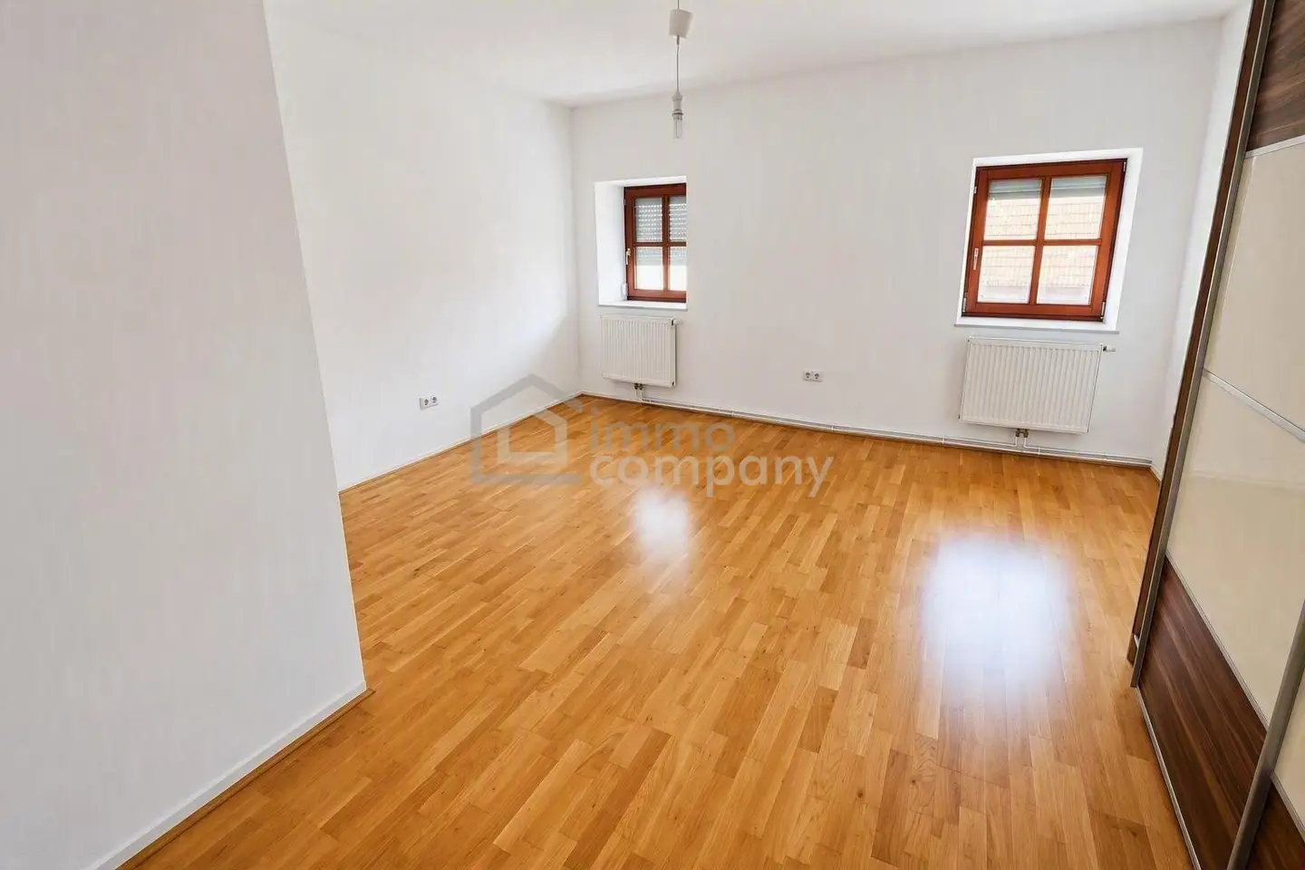 New tenant wanted for air-conditioned and renovated 2-room apartment