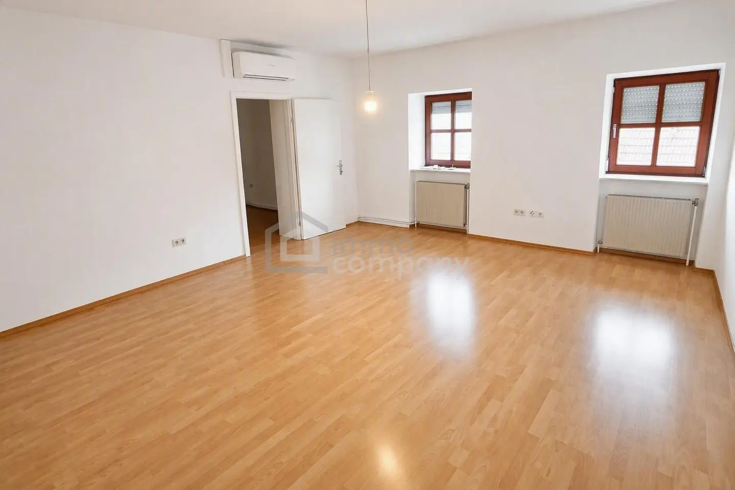 New tenant wanted for air-conditioned and renovated 2-room apartment