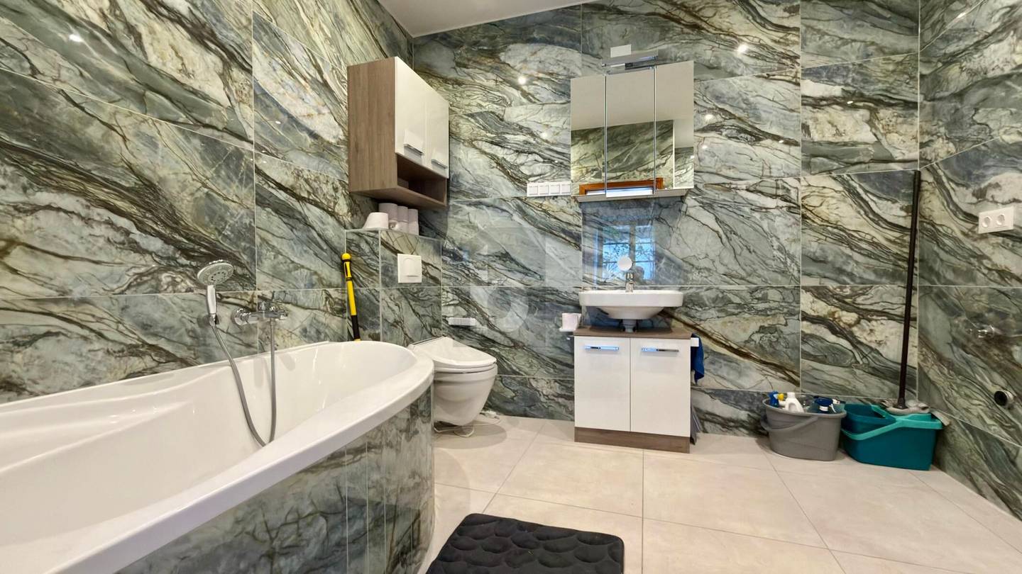 Partially renovated and peaceful with barn Wohnung