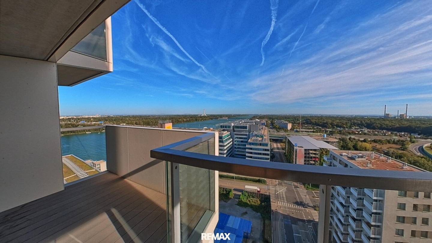 Marina Tower – 14th Floor